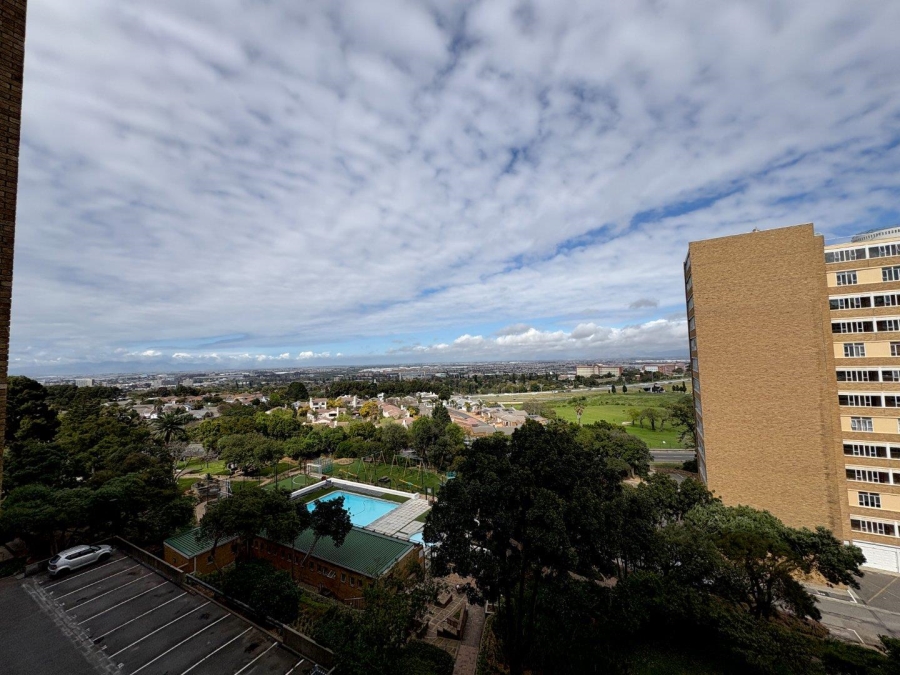 2 Bedroom Property for Sale in Loevenstein Western Cape